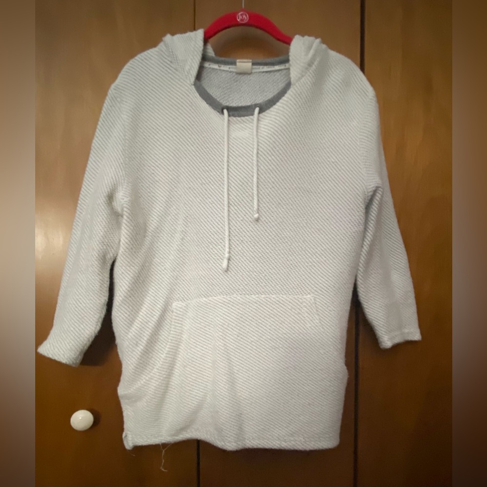 Roxy beach hoodie. Perfect poncho for nights at the beach or cozy days. Medium